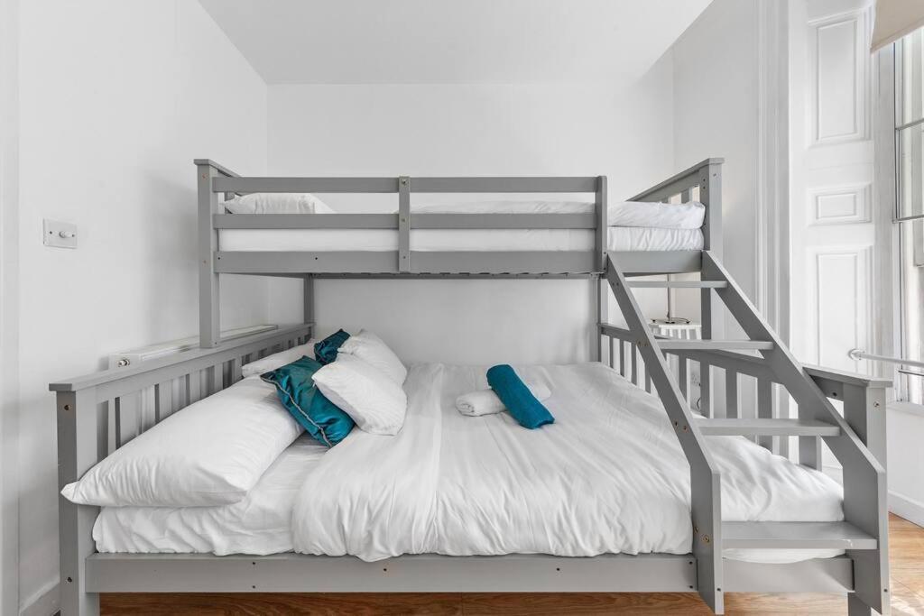 3 Bedroom Flat In Haymarket London Sleeps 14 Hy1 Exterior foto